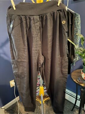 City Chic Black Cropped Drawstring Jogger Pants
